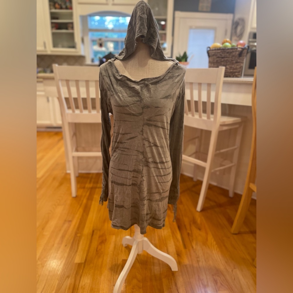 💜 Everything in this closet is 5 for $25 or 3 for $18 XCVI gray tie dyed…